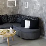 Pithos Modern