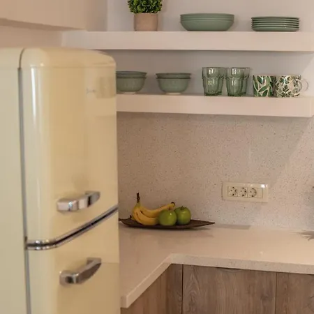 Pithos Modern
