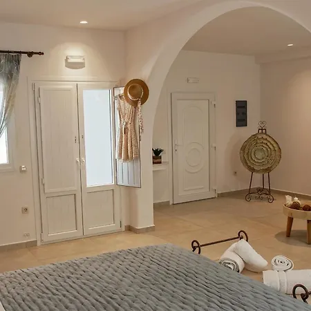 Apartment Pithos Modern